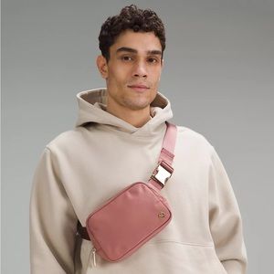 Lululemon Everywhere Belt Bag 1L
Metal Hardware- Spiced Chai/Gold